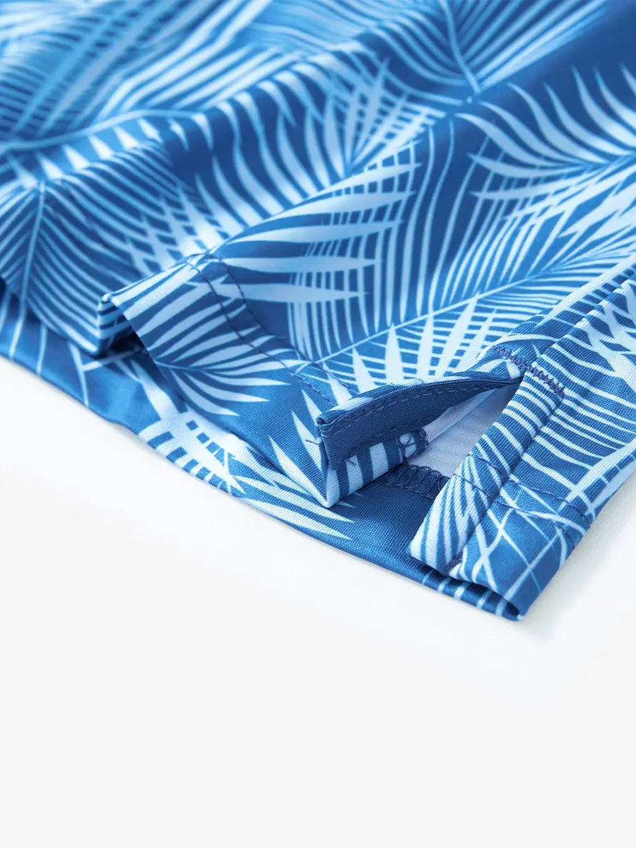 Detailed image shows the corner design of the light blue leaf pattern model polo shirt, fresh and soft design highlights the sporty and casual atmosphere.
