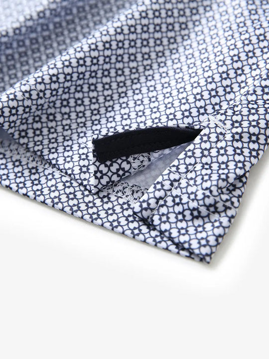 MAELREG's hem slit detail showcases the WHITE NAVY INTERLINK  Polo shirt. Its refined craftsmanship and fabric texture highlight its high quality